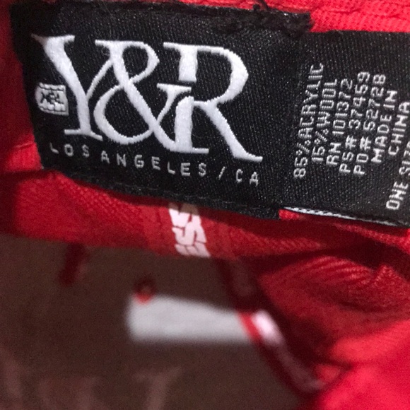 Young and reckeless red hat - Picture 4 of 4